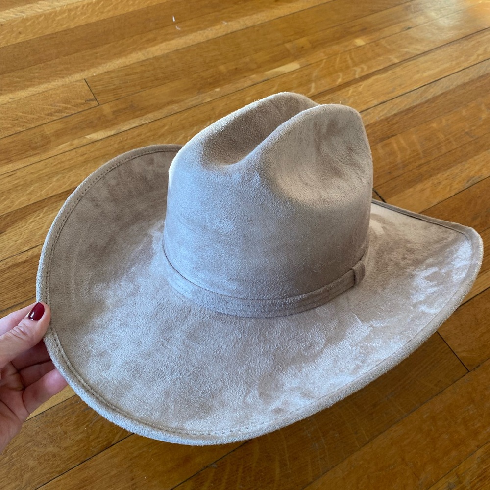 Cowgirl velvet hat from Taxes